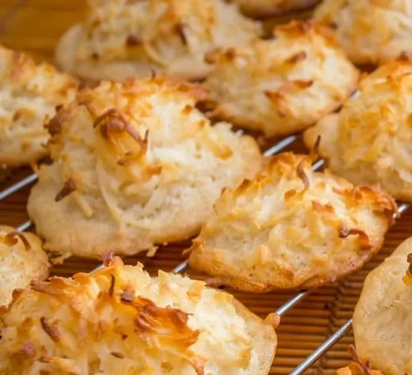 Keto coconut macaroons