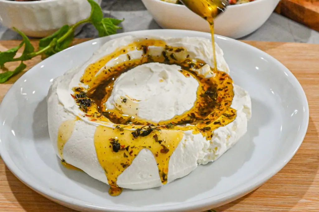 keto labneh yogurt cheese with zaatar spices and olive oil