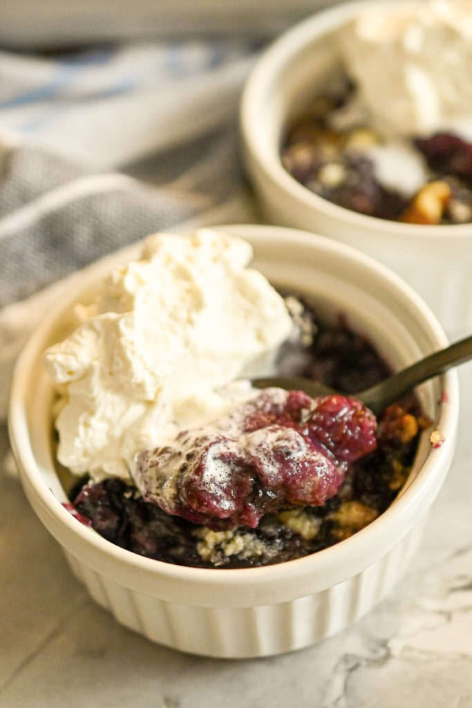 Low-carb blackberry cobbler