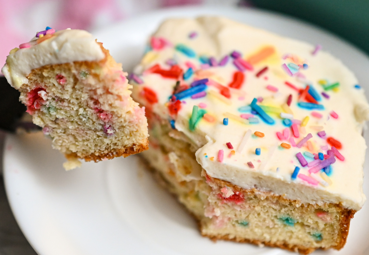 Keto Vanilla Birthday Cake: A Delicious, Sugar-Free Celebration ...