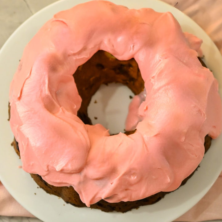 low-carb strawberry bundt cake