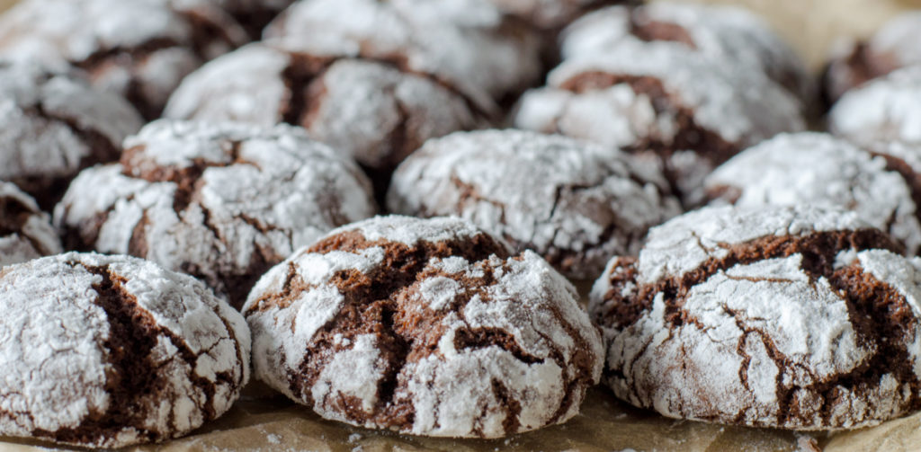 keto chocolate crinkle cookies featured image